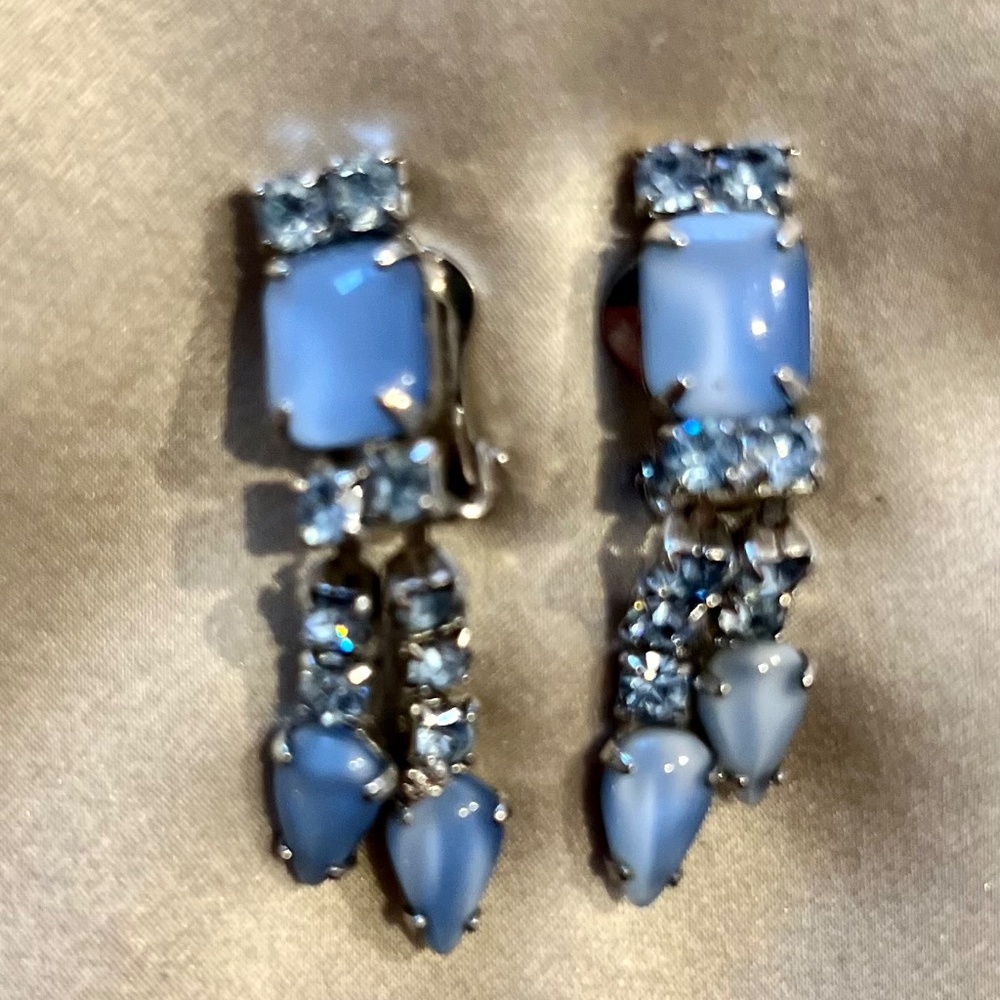 Vintage 50's baby blue rhinestone clip earrings. Perfect condition!